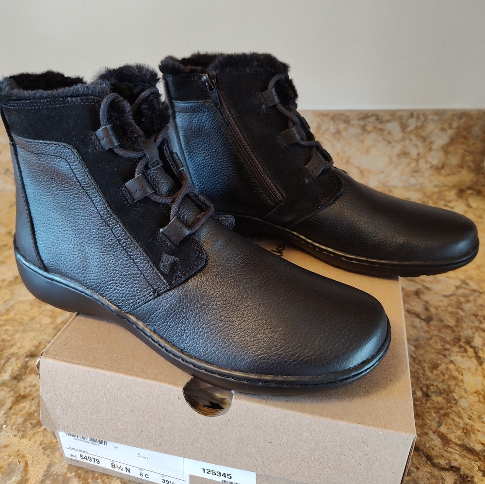 Clarks Cora Chai Women's Black Leather Boots Size 8 1/2 Narrow New In Box